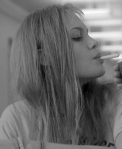 smoking,weed,angelina jolie,teenager,cigarro,cigarette,teen,girl interrupted,black and white,lovey,girl,bw,drugs,dope,pale,black white,rebel,fumar,interrupted