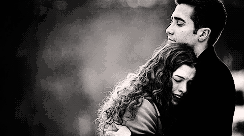 couple,jake gyllenhaal,love and other drugs,movie,love,anne hathaway