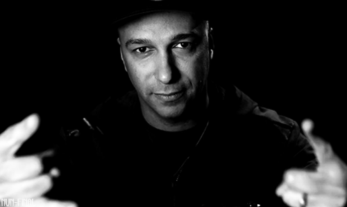 horn,tom morello,black and white,bw,metal,that metal show