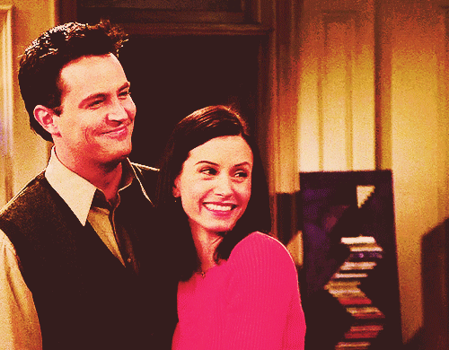 monica geller,monica and chandler,chandler bing,tv,love,cute,friends,couple,throwback,forever,matthew perry,married,courtney cox,friends tv show,friends tv sitcom,friends tv serioes,matthew perry and courtney cox