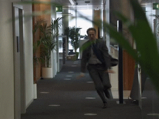 Украл и убежал. Убегает из офиса. Человек убегает из офиса. Убегает гиф. Гиф иду на работу.