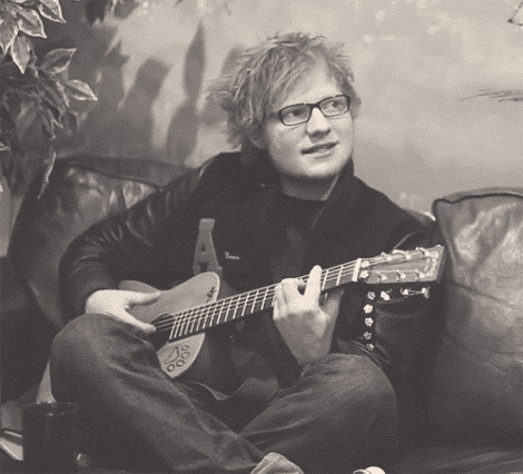 ed sheeran,a team,sofa,black and white,one direction,harry styles,boy,black,guy,white,singing,playing,handsome,guitar,glasses,ed,sheeran,ginger,plus,gray,lego house,ed in glasses