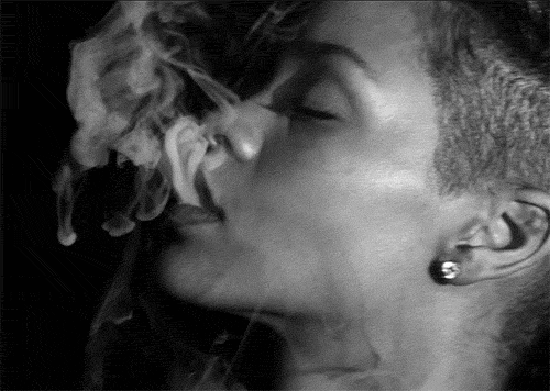 rihanna,smoking
