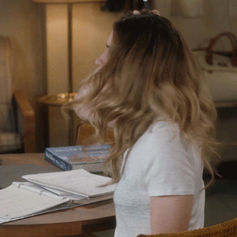 funny,head lice,lice,alexis rose,schitts creek,scratch,annie murphy,nits,itch,comedy,humour,cbc,canadian,schittscreek