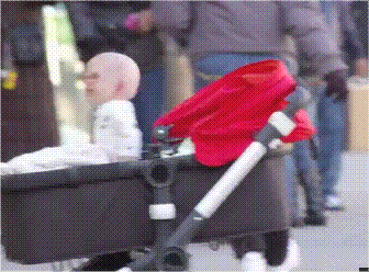 Тряска детей. Коляска гиф. Gif детская коляска. Младенец в коляске гиф. Гифки коляска детская.
