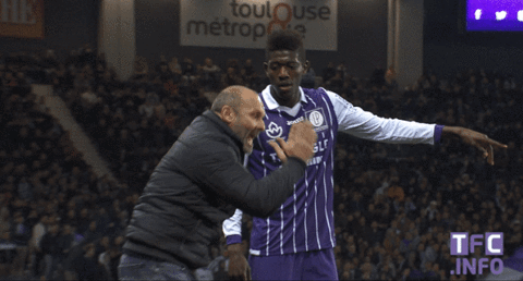 restless,sports,soccer,excited,crazy,mad,cry,nervous,insane,coach,ligue 1,tfc,coaching,toulouse fc,explain,explanation,command,dupraz,orders,instruction,agitated