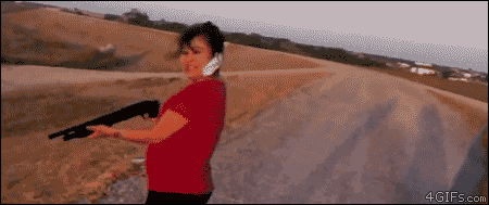 Recoil mujer arma GIF.