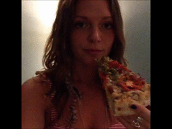 tove lo,pizza,eat
