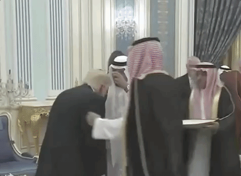 donald trump,ceremony,trump saudi arabia medal,saudi arabia,medal