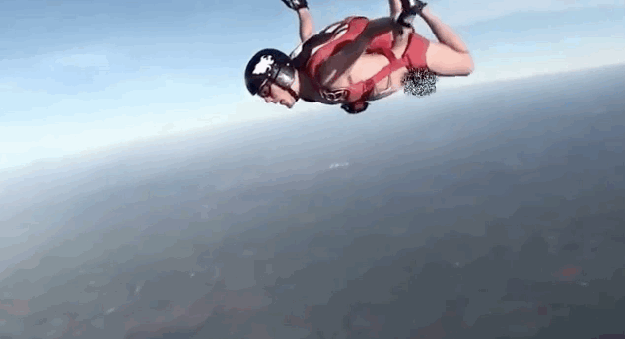 Прыжок с парашютом гифка.