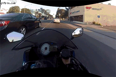 motorcycle,crashes,avoids