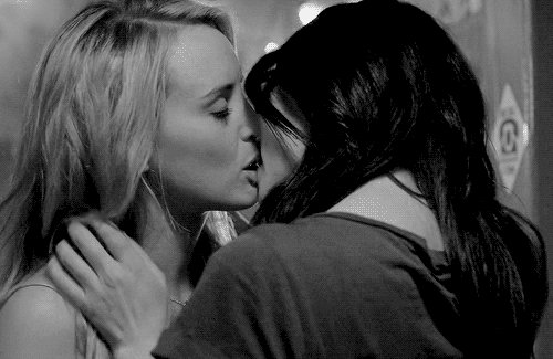 Vauseman lesbian kiss GIF.