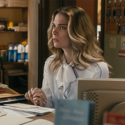 confused,schitts creek,alexis rose,schittscreek,canadian,funny,reaction,comedy,what,awkward,look,rose,david,humour,huh,cbc,wat,expression,annie murphy,dan levy