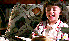 Matilda read. Гифки чтение. Ребенок ненавидит книгой гиф.