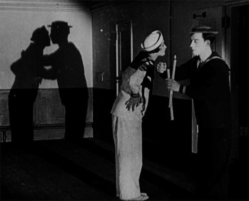 shadow kiss,the navigator,buster keaton,movies,couple,maudit,kissing,shadow,conversation,1940s,kathryn mcguire