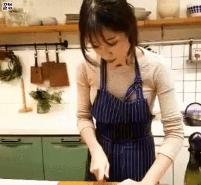 cooking,exid,hani,viral,onion,soompi