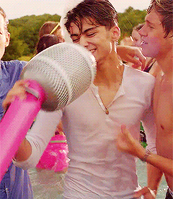 one direction,zayn malik,1d,lwwy,live while were young,live while were young one direction,zayn lwwy