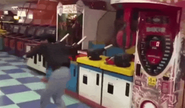 arcade,with,kick,spinning,machine,badass,dude,kills