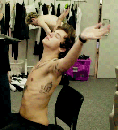Harry styles hot harry styles sexy one direction гифка.