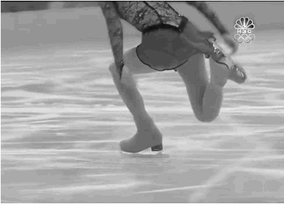 Трусова gif. Прыгнула на лед девушка. Катается на льду гиф. Катание на коньках gif. Коньки гиф.