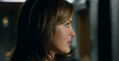 GIF animado: law and order svu diane 1130 am february 24 entering the town ...