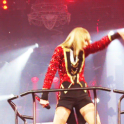 taylor swift,moves,dancing,live,awkward,dances,red tour,we are never ever getting back together,taylor swifts,wagegbt