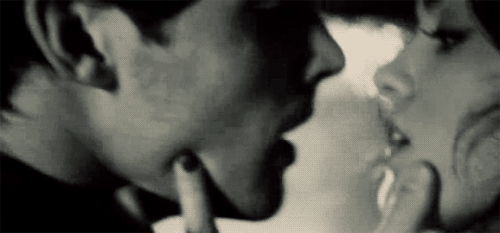 Гифки оральное. Поцелуй с языком гифка. Долгий страстный поцелуй. Гиф страстный поцелуй с языком. Гифка страстный поцелуй в губы с языком.