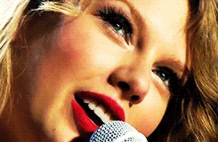 taylor swift,speak now tour,i dont know if this is good but she is so pretty