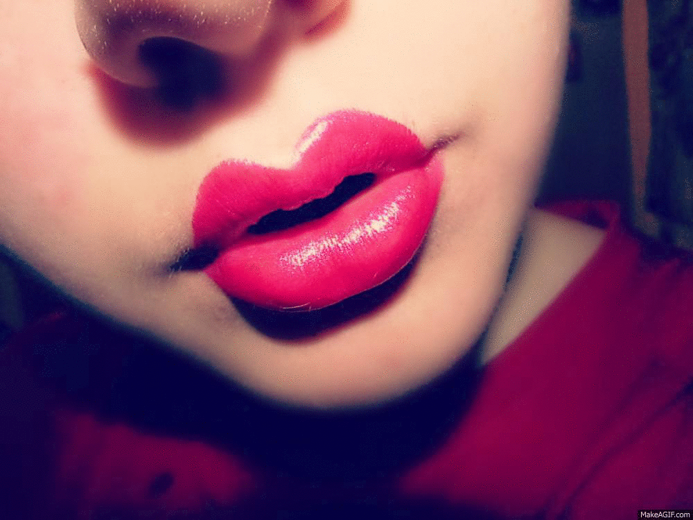 Женские губы. Красивые губки. Девушка с языком. Сочные губки. Ты губы бантиком для мальчиков