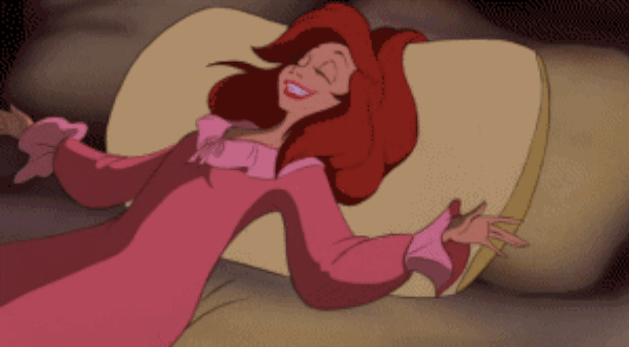 Сон гифка смешная. Принцесса в постели. Ариэль спит. Русалочка Ариэль спит. Гифки спать.