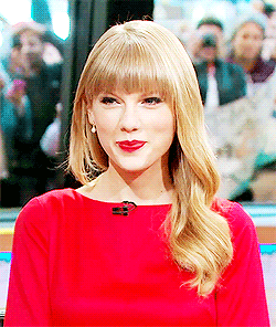 blonde,fashion,red lips,taylor swift,red,amazing,beautiful