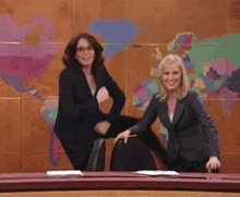 excited,dancing,snl,saturday night live,amy poehler,tina fey,happy dance,exciting