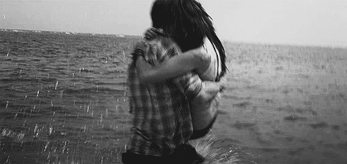 hug,couple,water,adorable,sweet,spin,summer,love,cute,girl,boy,sea,ocean,spinning
