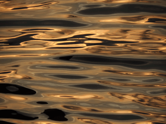 Расплавленное золото. Золотая вода. Жидкое золото. Коричневая вода. Желто коричневая вода