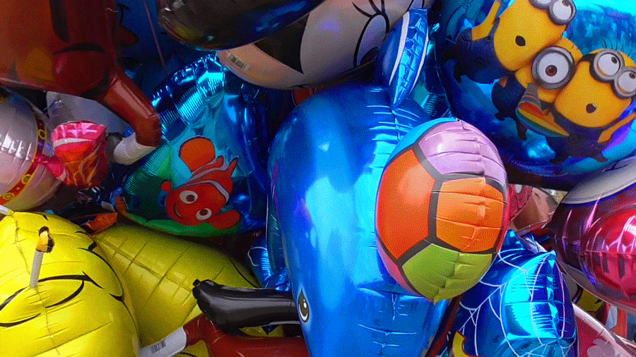 balloons,nemo,disney,hello kitty,minion,loop,balloon,colors,mickey mouse,minnie mouse,helium,animation,psychedelic,wind,spongebob,spiderman,air,cinematography,maya,smurf,kitsune,kowai,kitsunekowai,pink dolphin