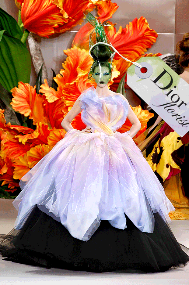 christian dior,fashion,flower,womenswear,petals,fashgif,dior,haute couture,couture,gown,john galliano,ball gown,dior couture,christian dior couture,florist,bunch of flowers