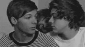 larry stylinson,one direction,one direction gay,1d,one direction kiss