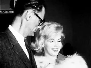mm,vintage,arthur miller,black and white,marilyn monroe,1950s,footage,airport,1959,lets make love