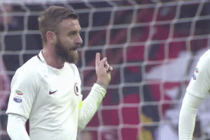 football,soccer,reactions,roma,calcio,as roma,asroma,look at me,watch out,pay attention,pep talk,de rossi,strootman,daniele de rossi,kevin strootman