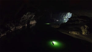 cave,whoa,river,kayak,khoun