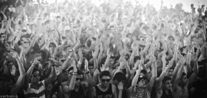 tumblr,claps,applause,black and white,people,concert