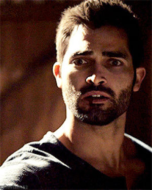 Дерек хейл машина. Дерек хейл улыбается. Дерек хейл волчонок. Сын дерека хейла. Сын дерека хейла.