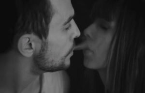 couple,kiss,fog,black and white,smoke