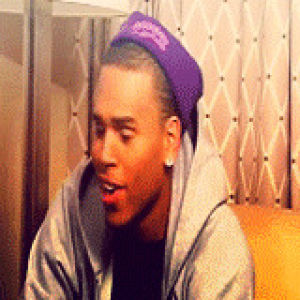 GIF mystuff chris brown interview GIF animé sur GIFER