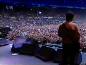 oasis,noel gallagher,rock concert,football,soccer,peace,performing,peace sign,beady eye