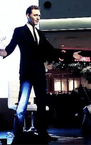 tom hiddleston,dancing,loki