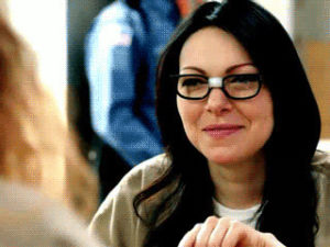 alex vause glasses smile