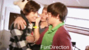 larry stylinson,one direction,narry,larry,hazza,narry storan,fun,smile,kiss,weird,harry styles,louis tomlinson,niall horan,sweet,hugs,bromance,nialler,curls,tommo,nouis,sb49 commercial,macacos