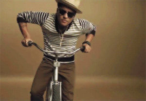 bicicleta,music,cute,singer,nice,bruno mars,estilo,sombrero,lentes,cantante,peter gene hernandez,peter hernandez,gafas de sol