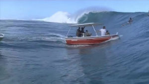 big wave,small boat,tues